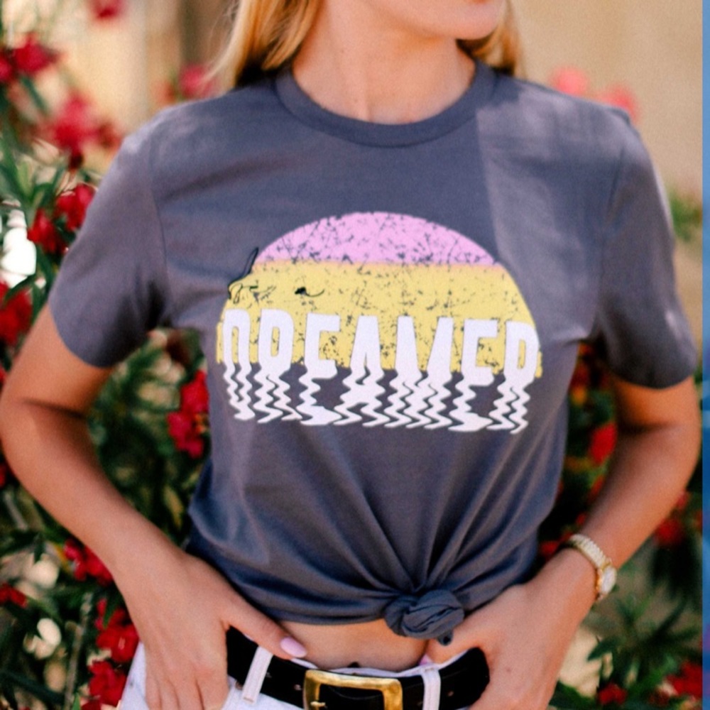 Gray Vintage “be a Dreamer” Tee